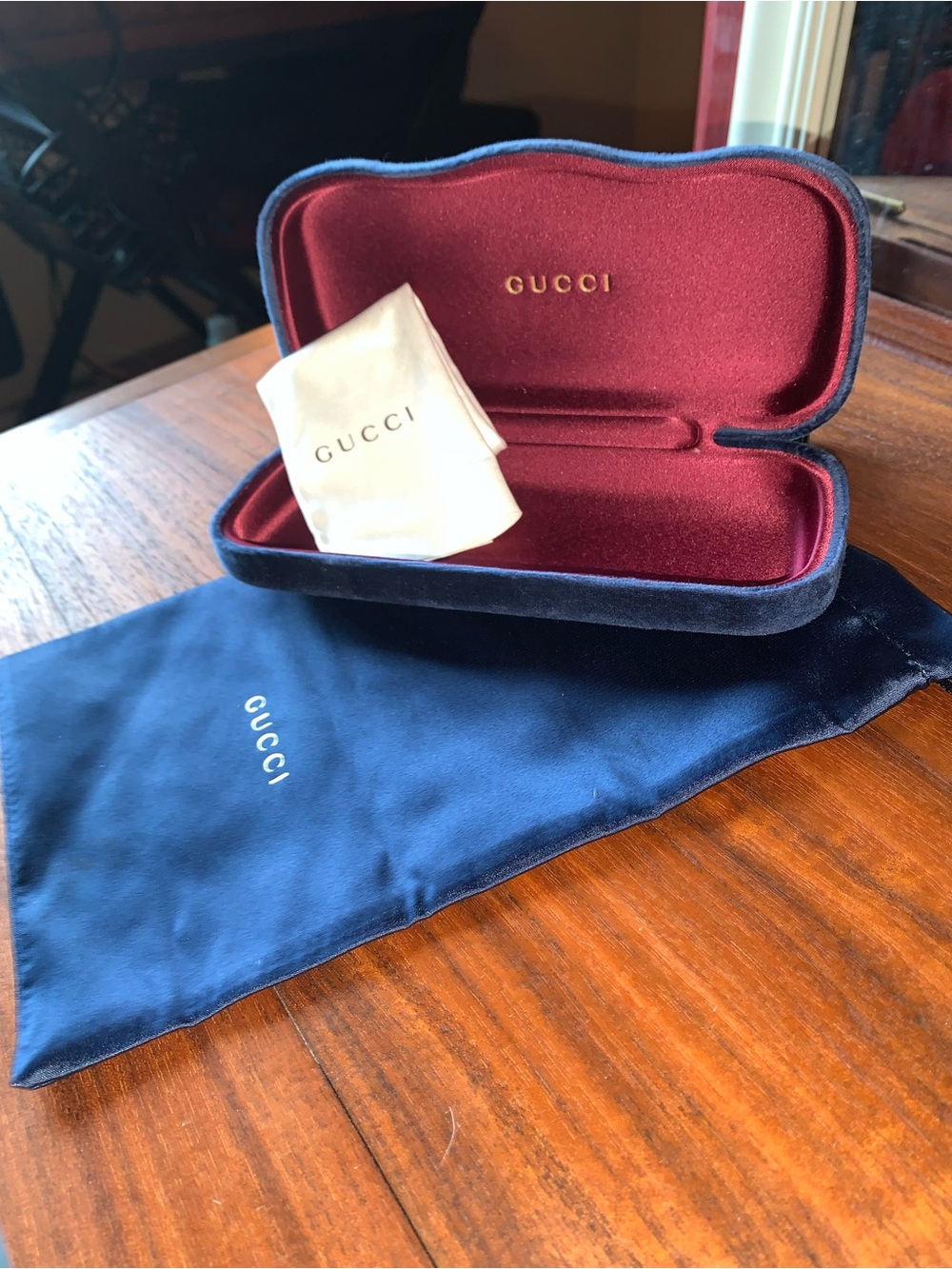 Gucci glasses case, velvet blue with cloth and dust bag